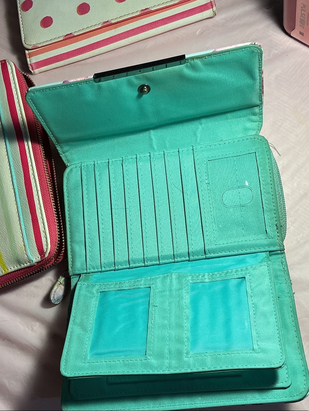 Floral Mint Trifold Wallet with Pink Accents - Unbranded - Picture 6 of 15